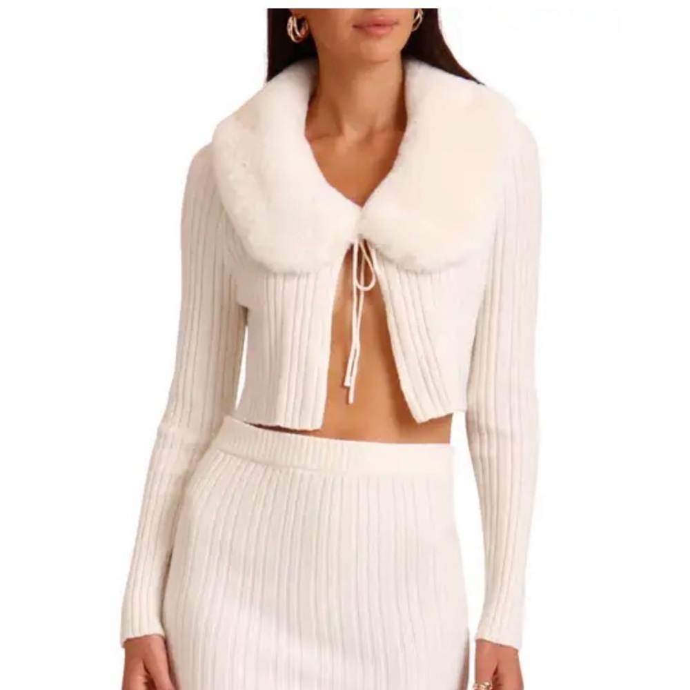 Avec Les Filles 
Cream Ribbed Cardigan with Faux Fur Collar